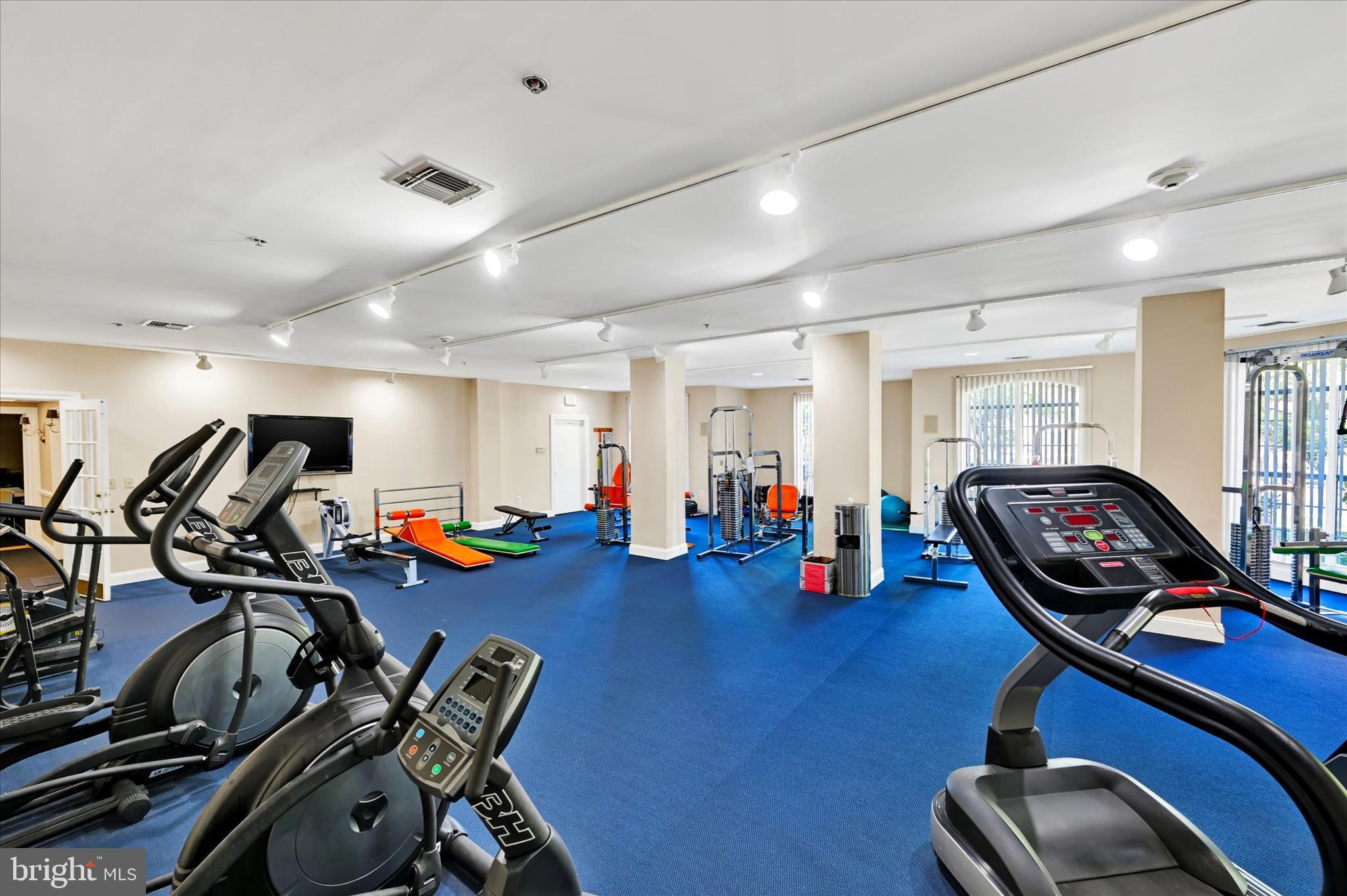 ENGLISH COUNTRY MANOR - Residential