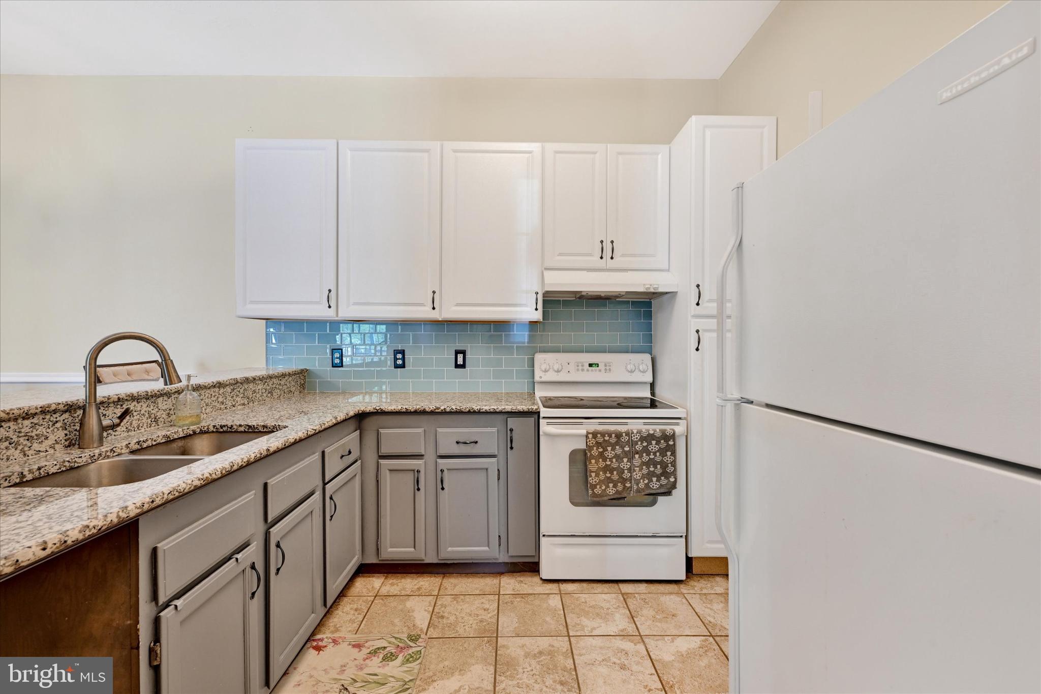 ENGLISH COUNTRY MANOR - Residential