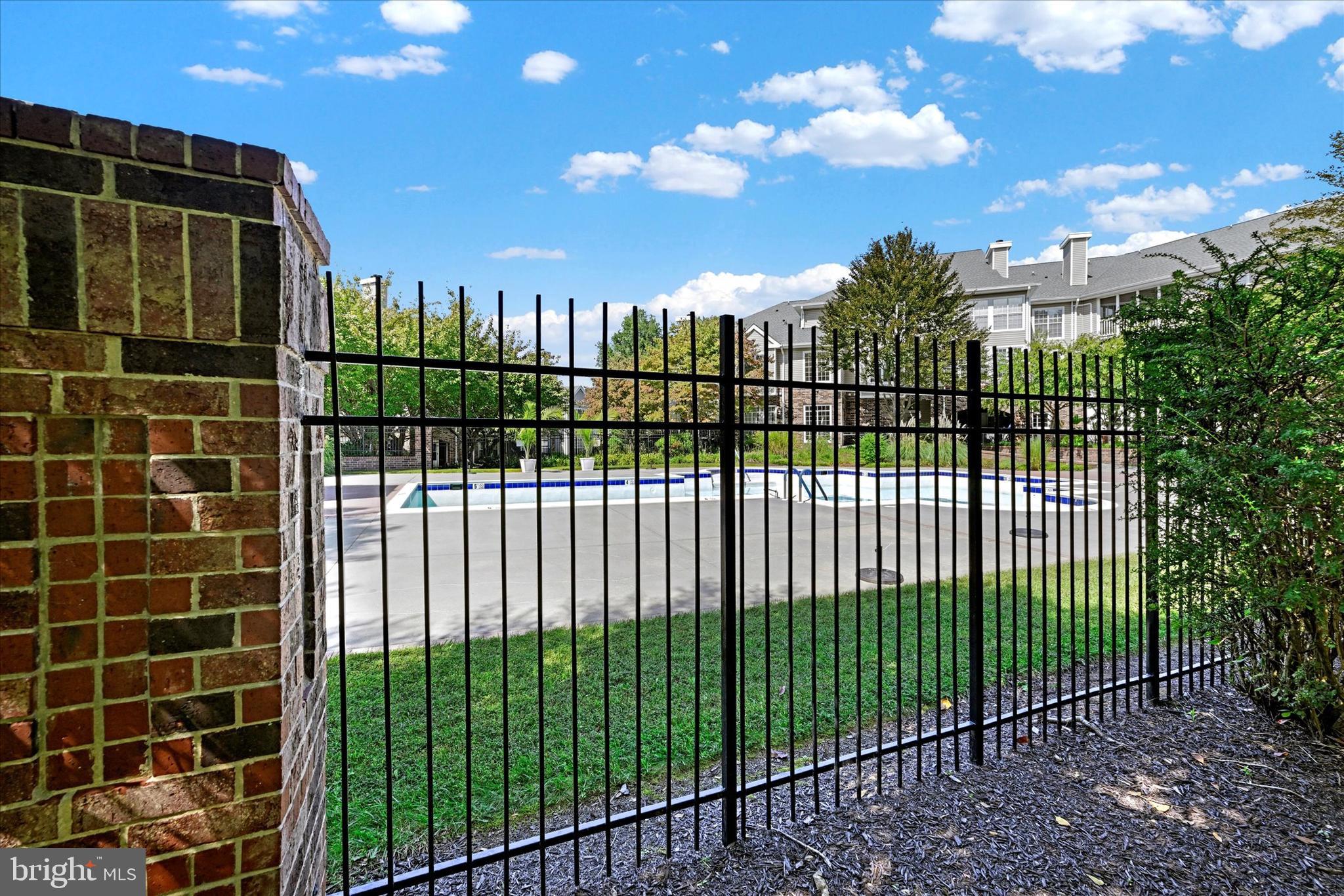 ENGLISH COUNTRY MANOR - Residential