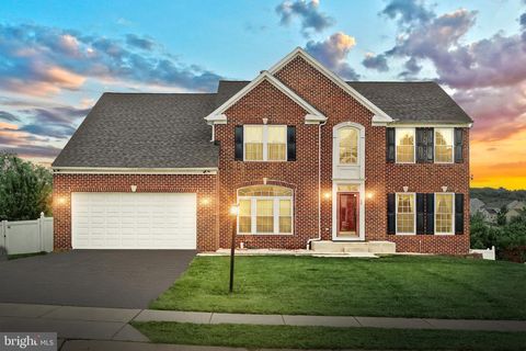 24 LOUVAIN DRIVE HANOVER PA 17331