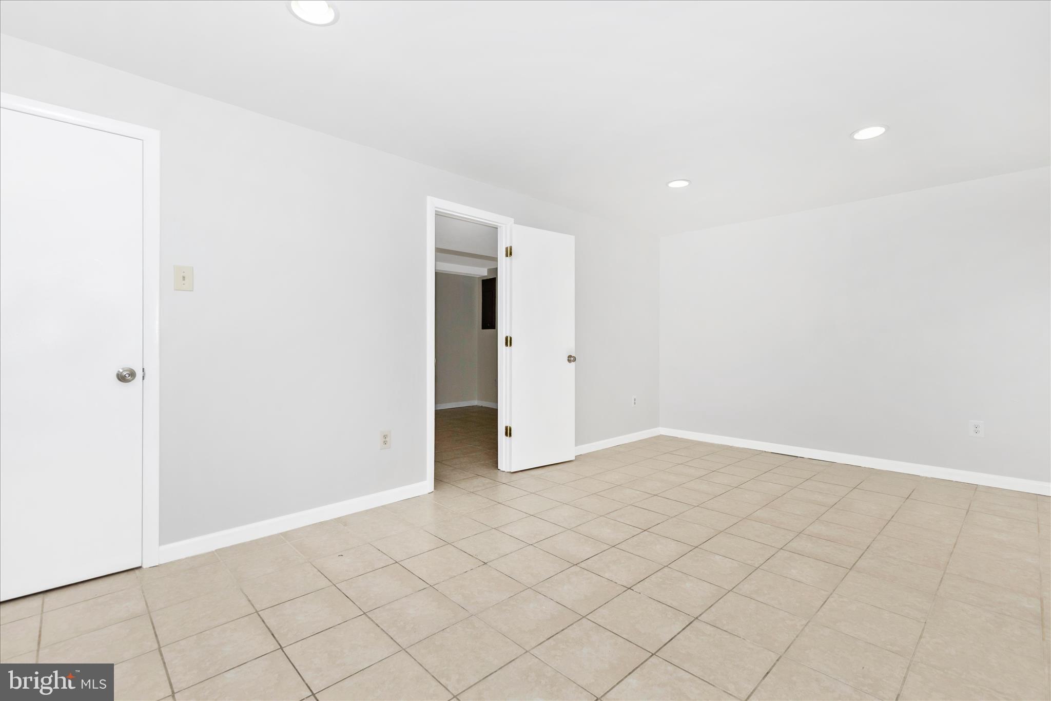 LONGMEAD - Residential
