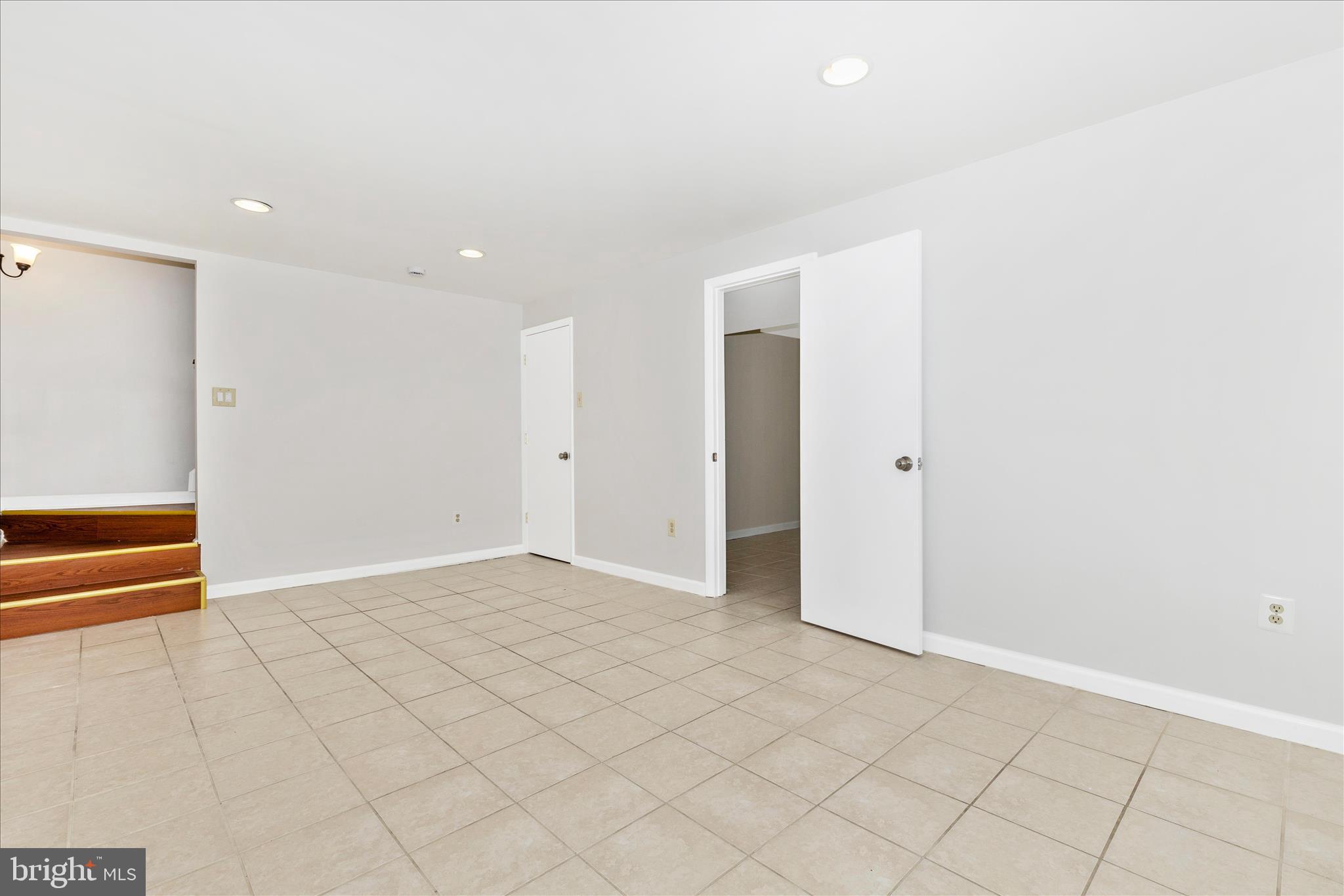 LONGMEAD - Residential