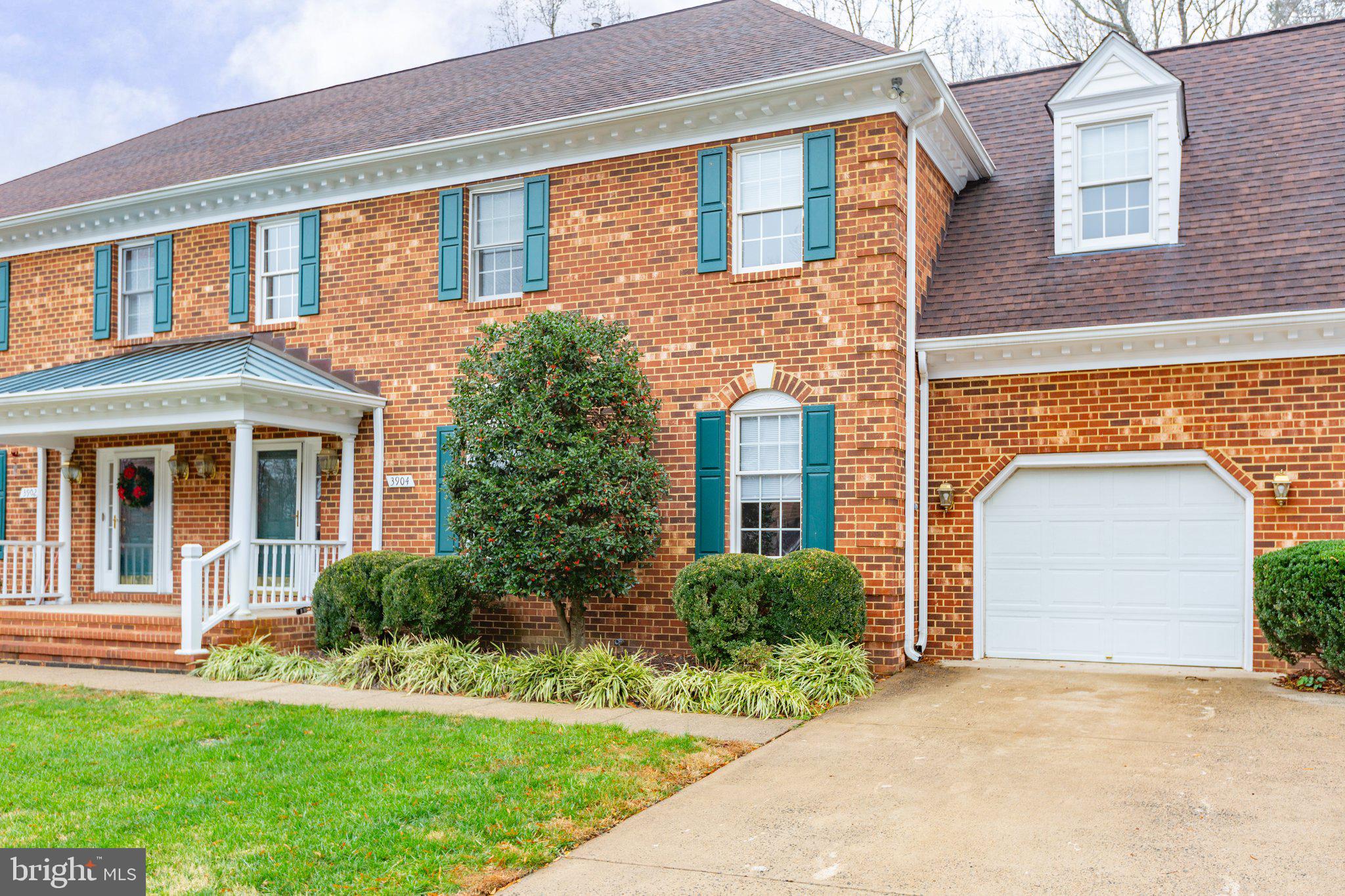 3904 CORBIN HALL LANE