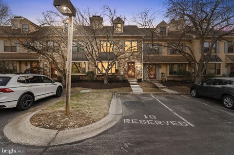 19 CHATEAU CIRCLE 29 CHESTERBROOK PA 19087