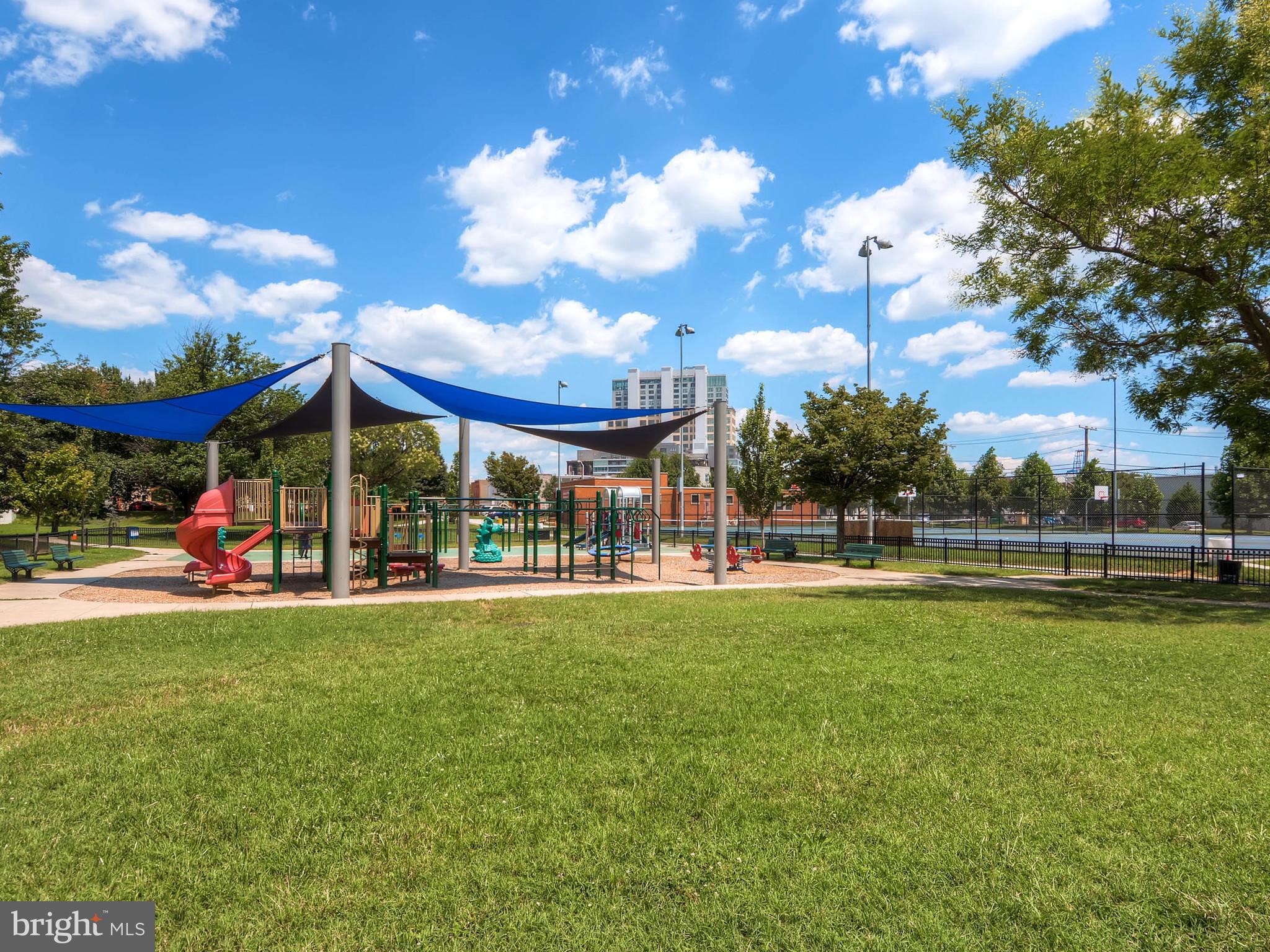 LOCUST POINT - Residential