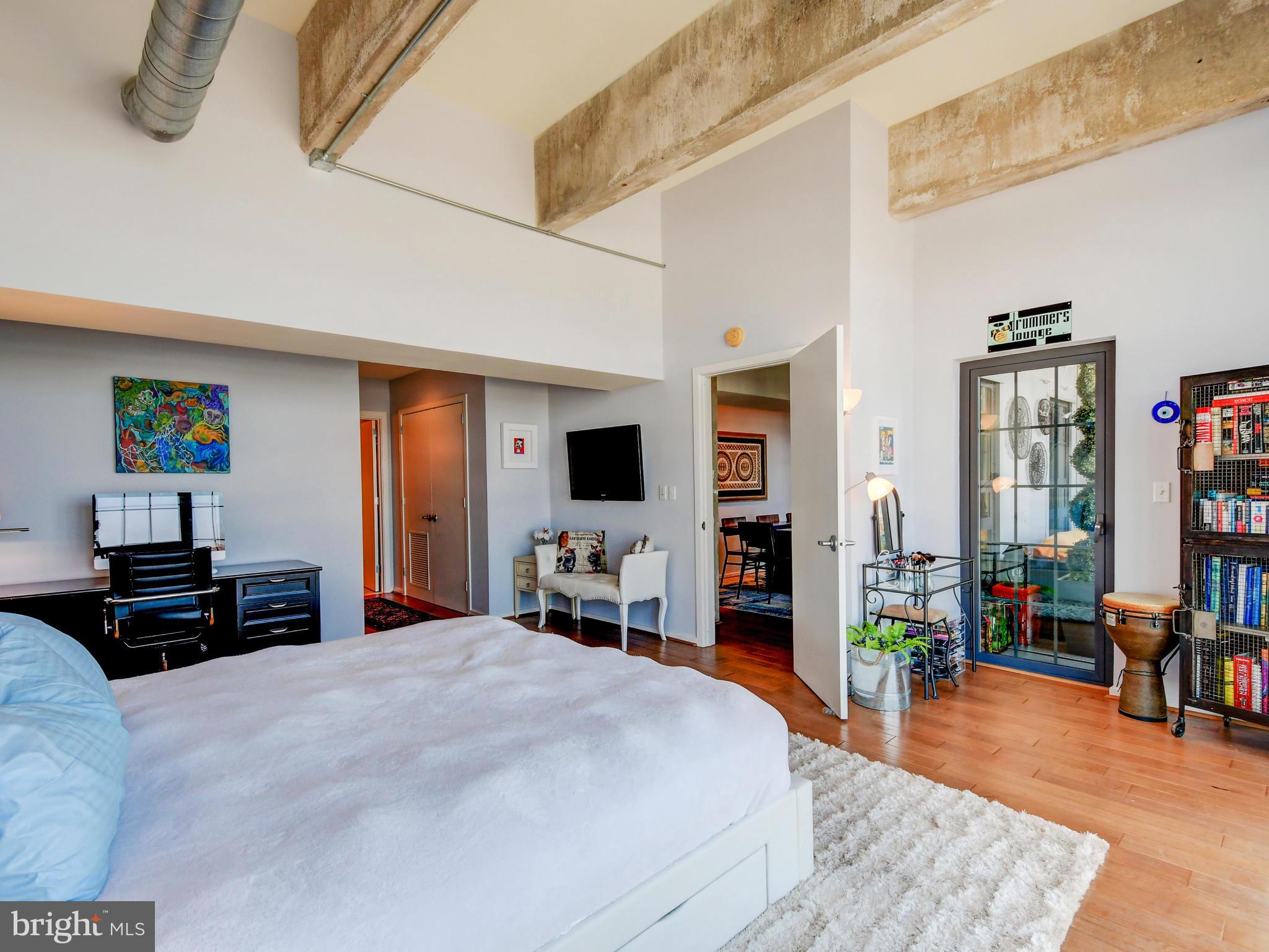 LOCUST POINT - Residential