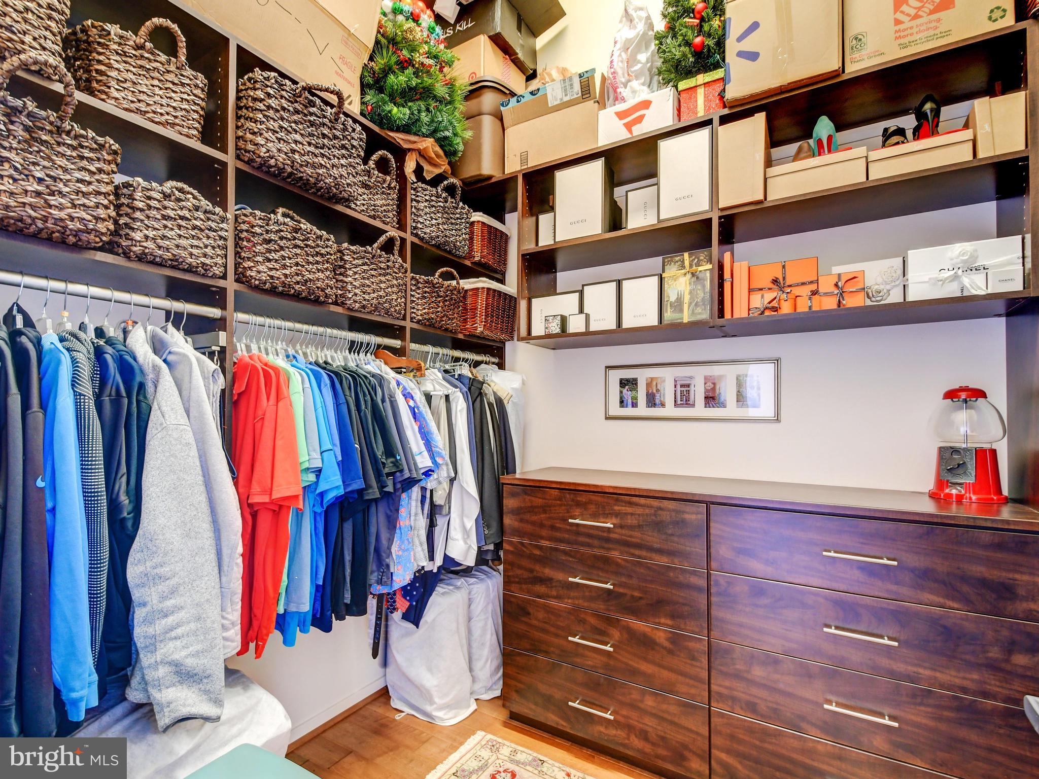 LOCUST POINT - Residential