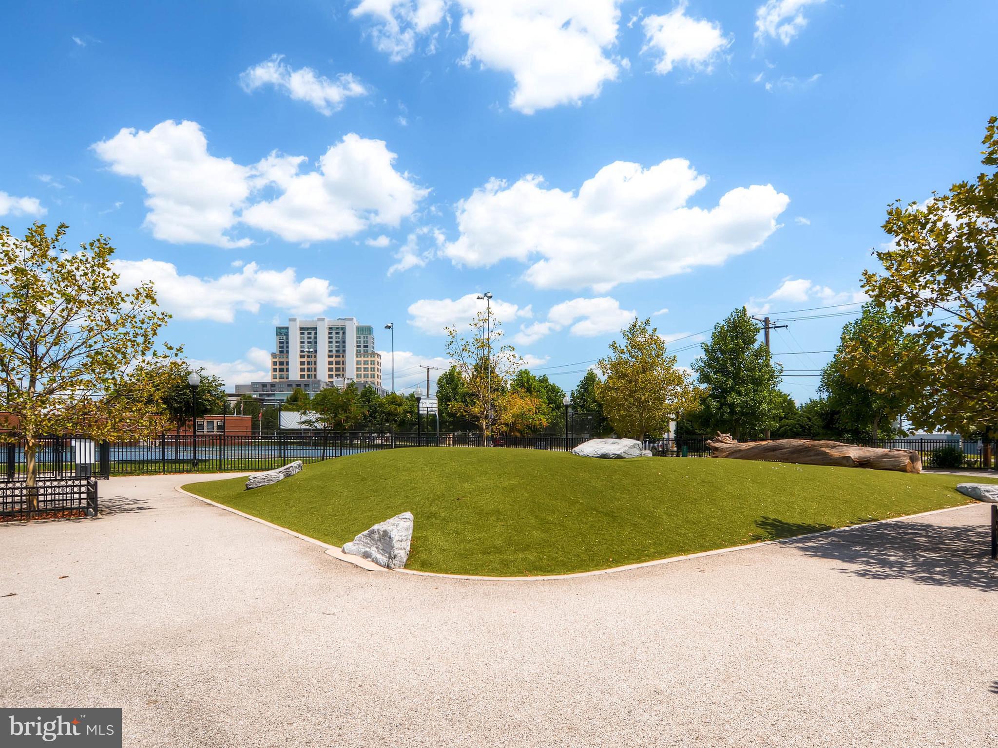 LOCUST POINT - Residential