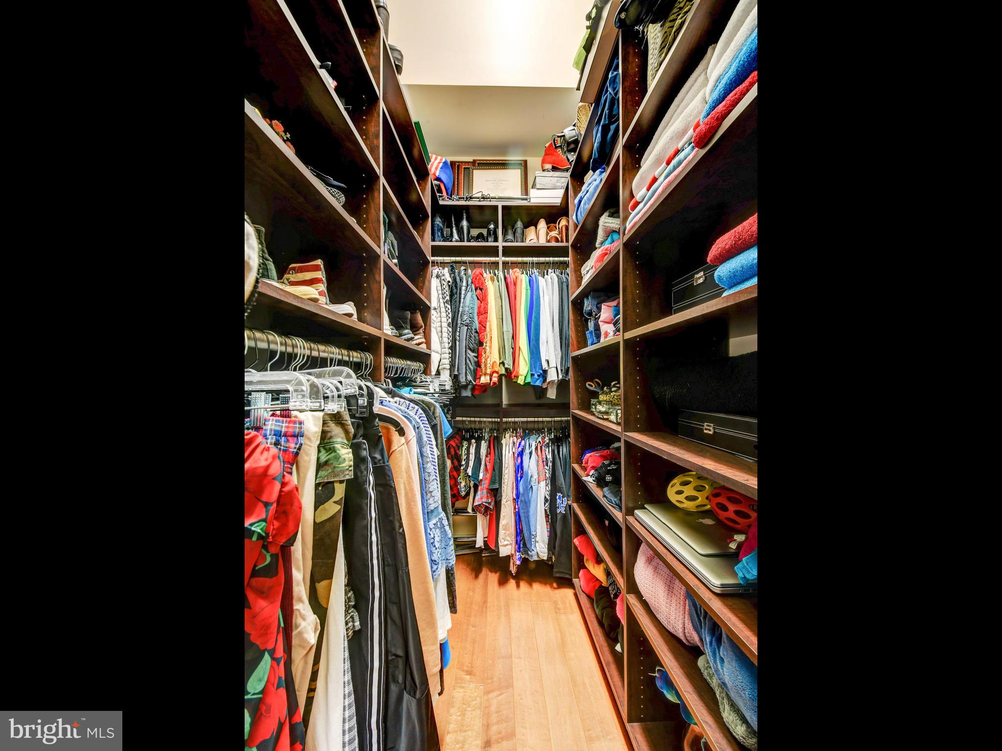 LOCUST POINT - Residential