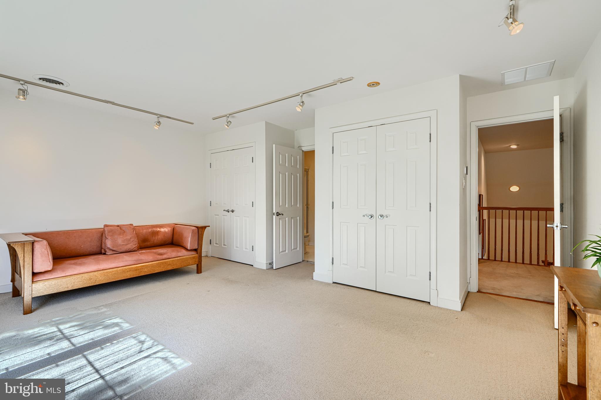 HOBBITS GLEN - Residential