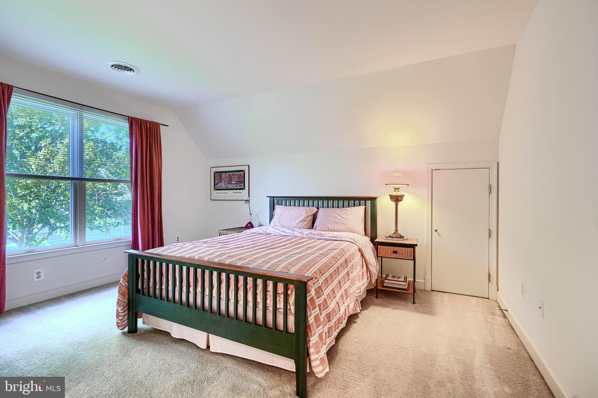 HOBBITS GLEN - Residential