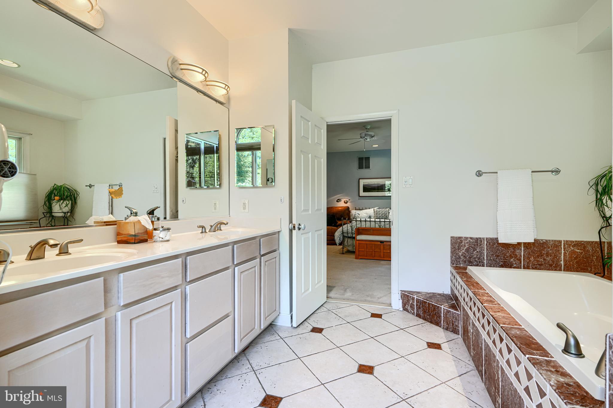 HOBBITS GLEN - Residential