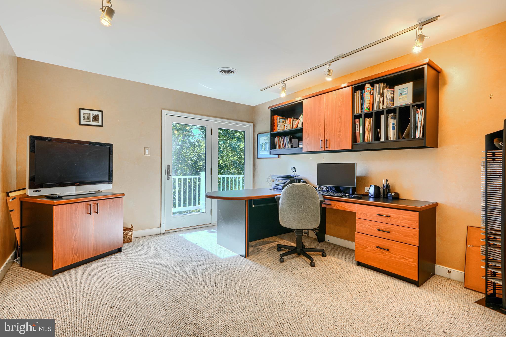 HOBBITS GLEN - Residential