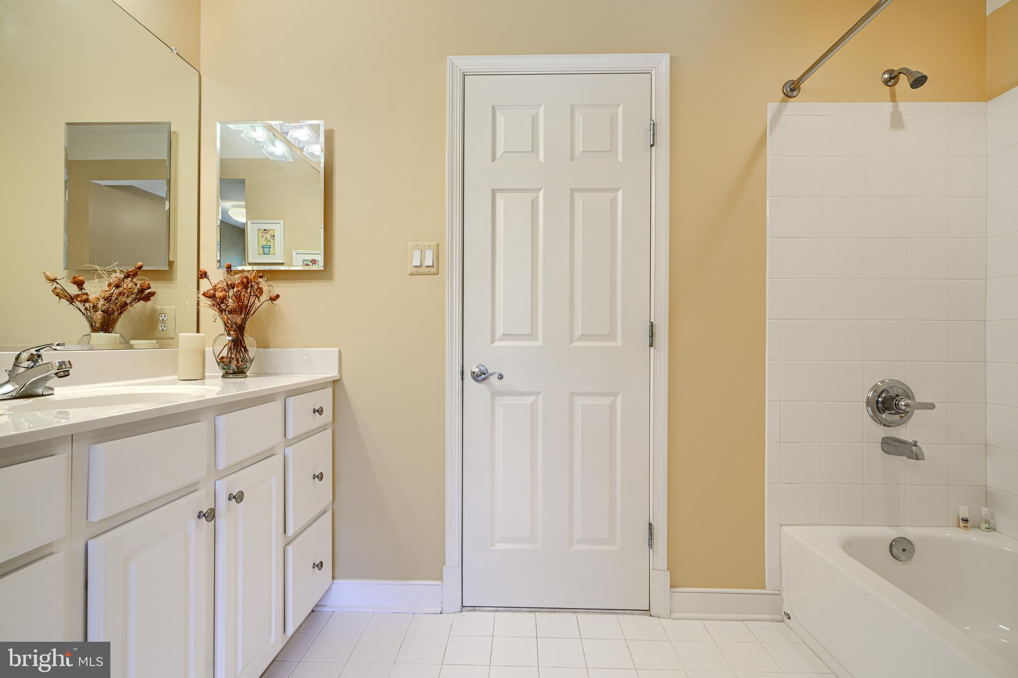 HOBBITS GLEN - Residential