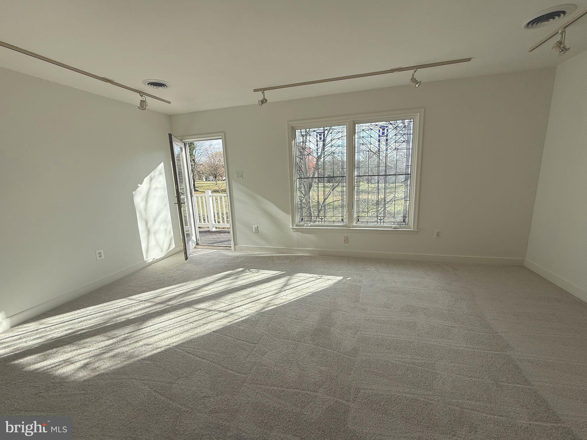 HOBBITS GLEN - Residential