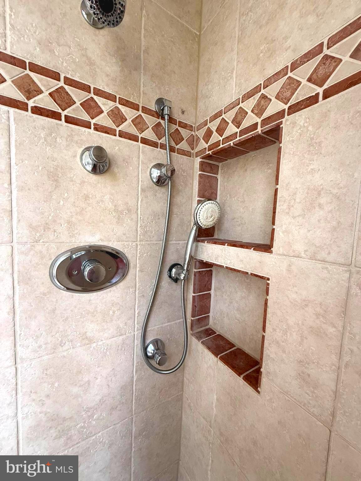 HOBBITS GLEN - Residential