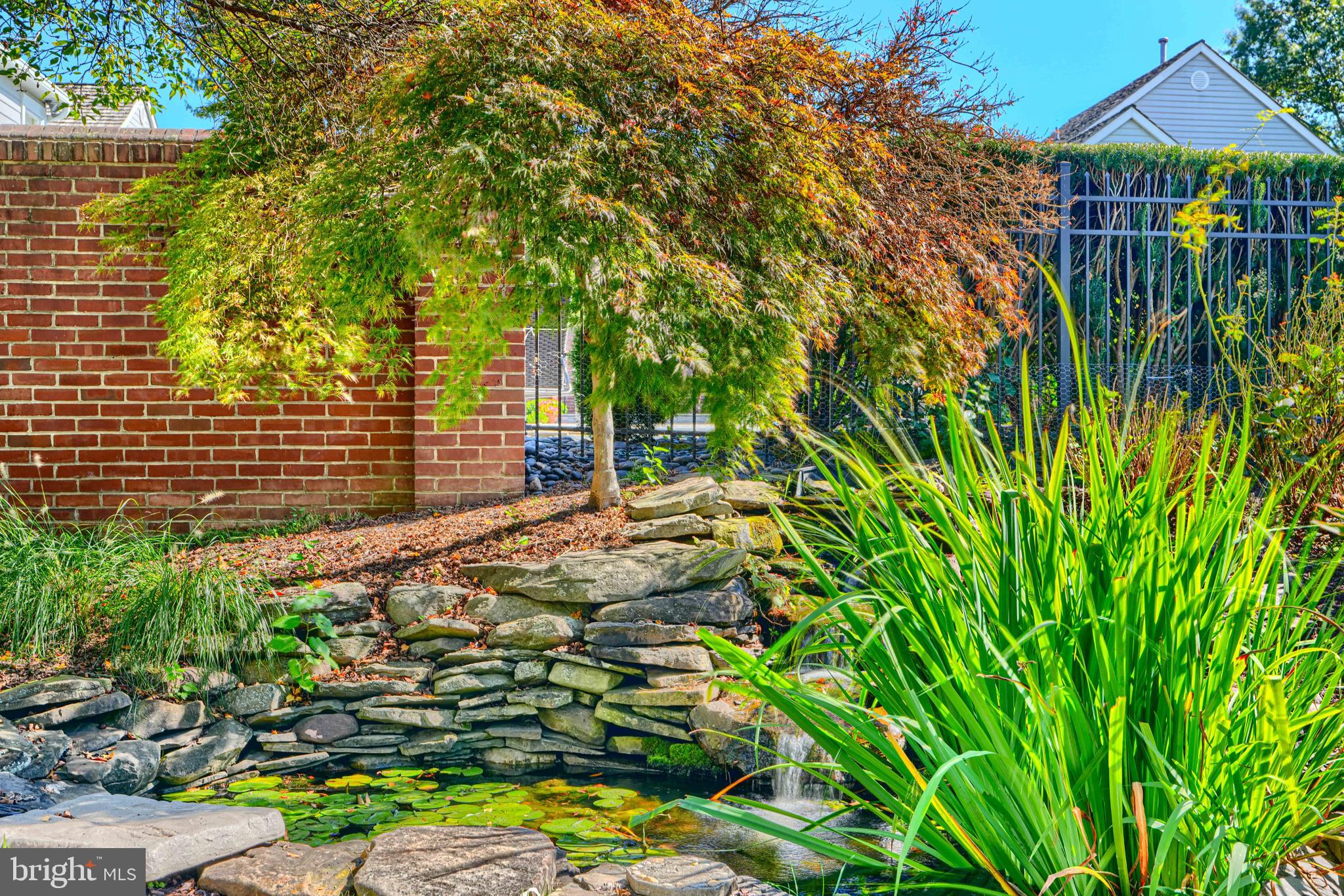 HOBBITS GLEN - Residential