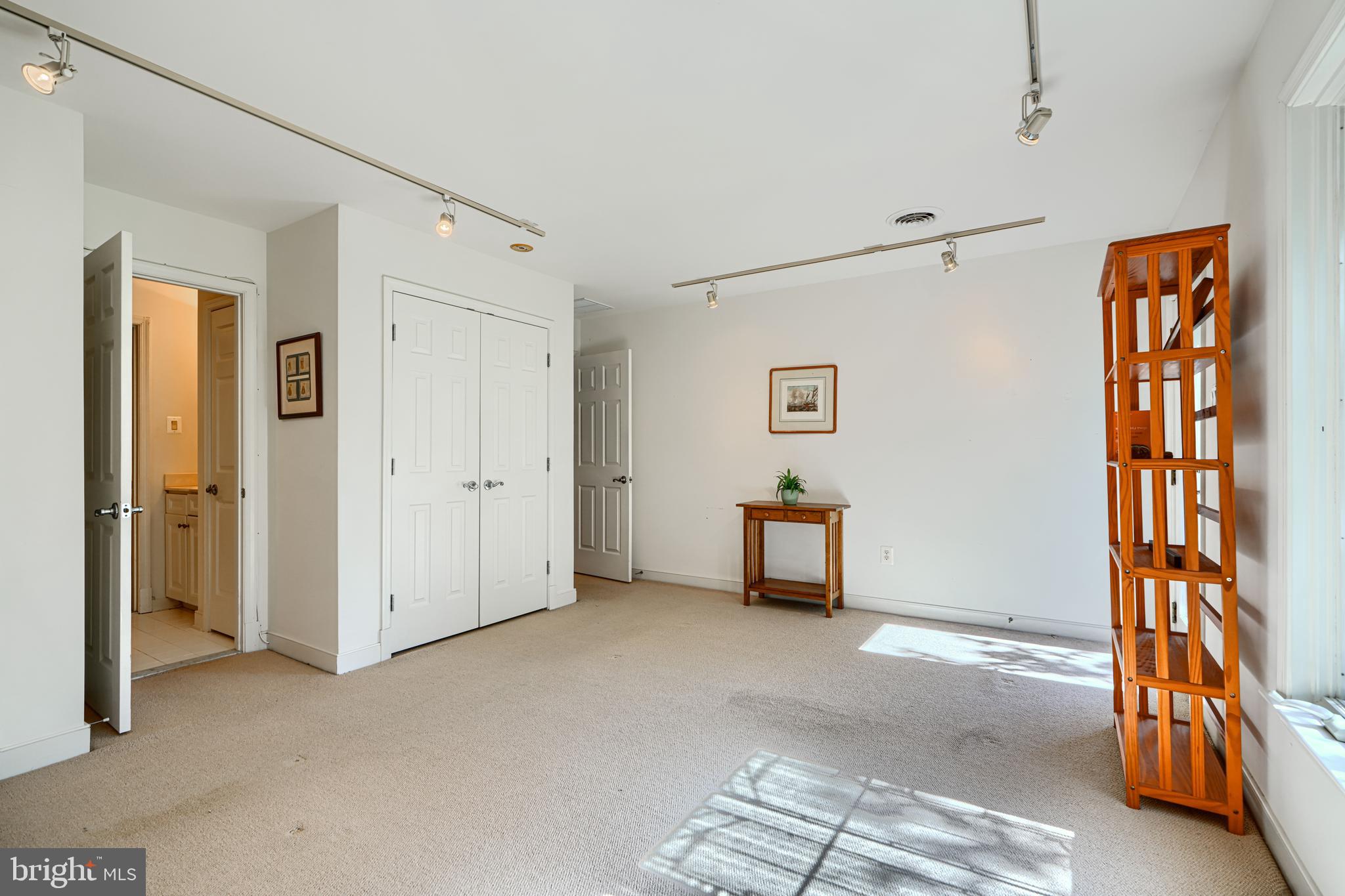 HOBBITS GLEN - Residential