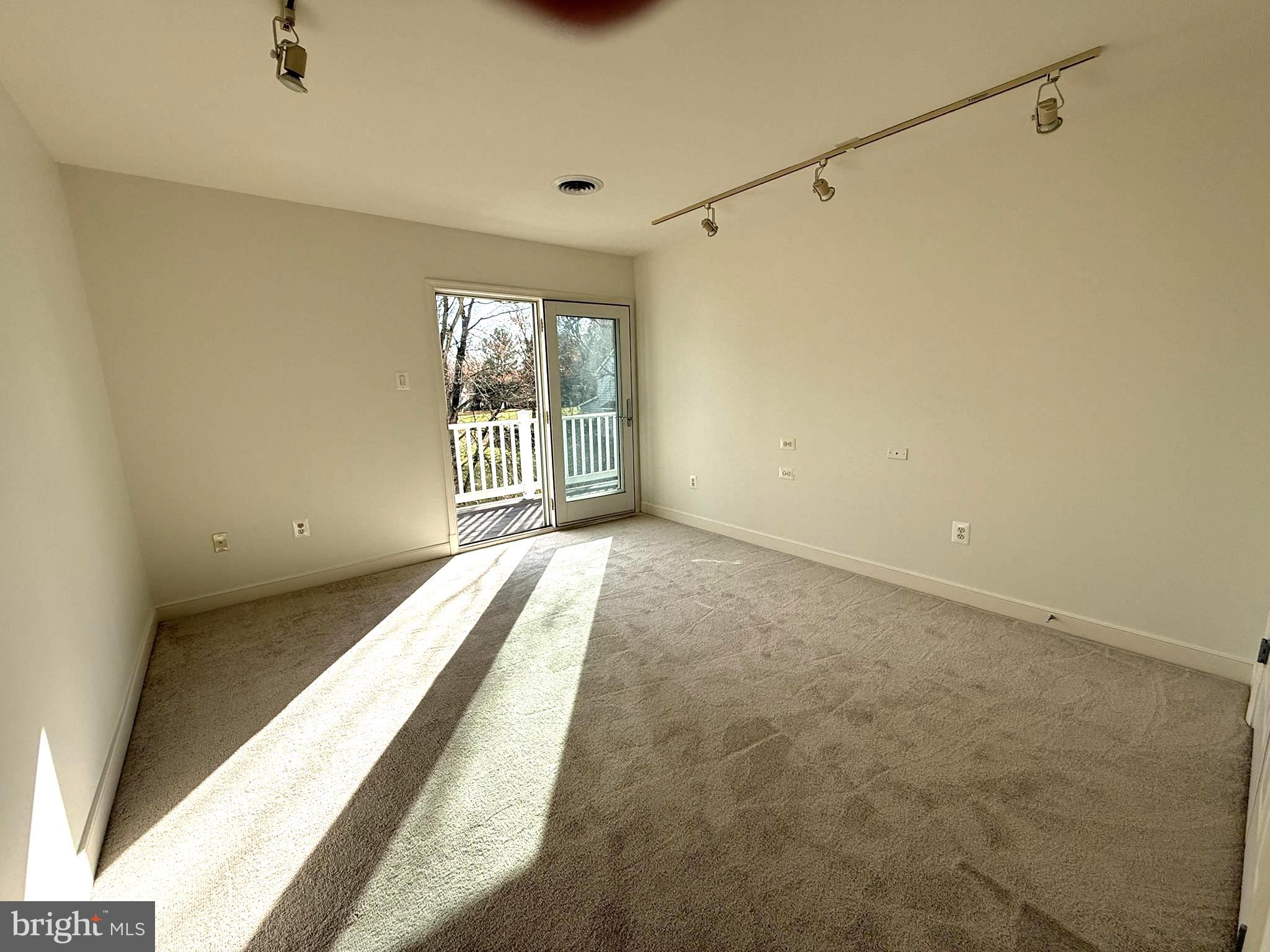 HOBBITS GLEN - Residential