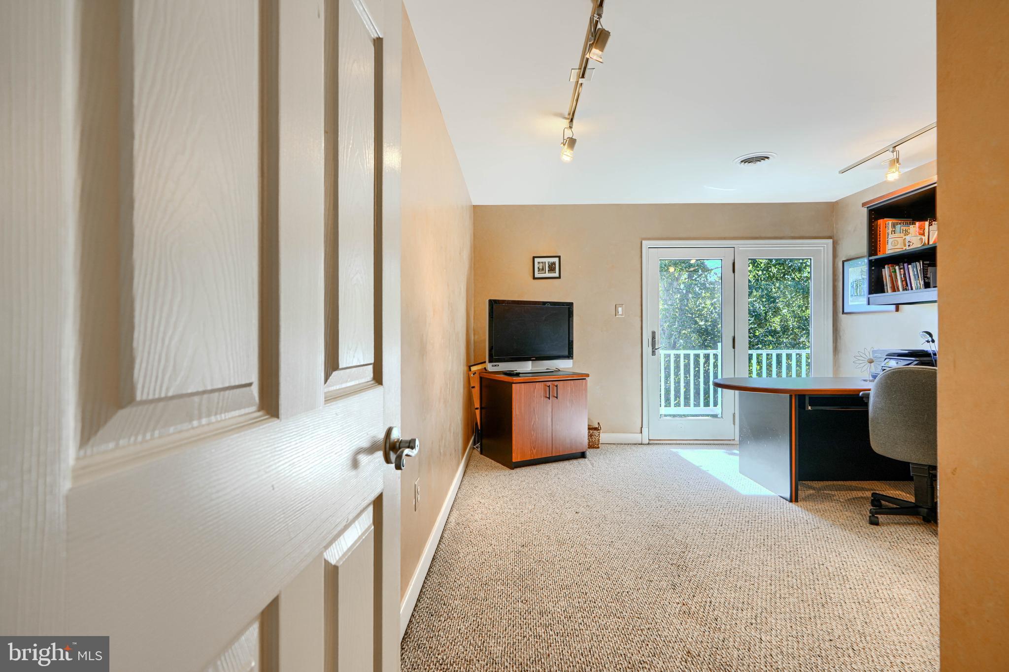 HOBBITS GLEN - Residential