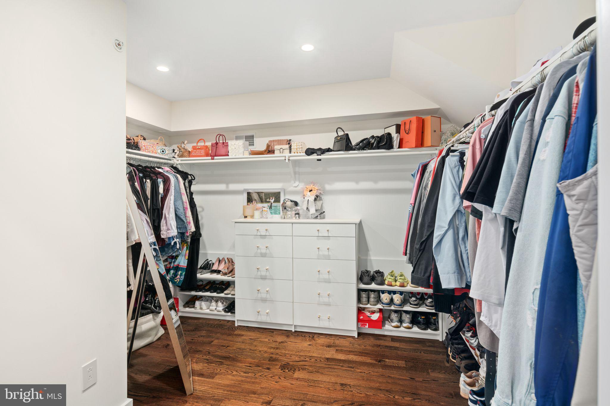 PHILADELPHIA - Residential