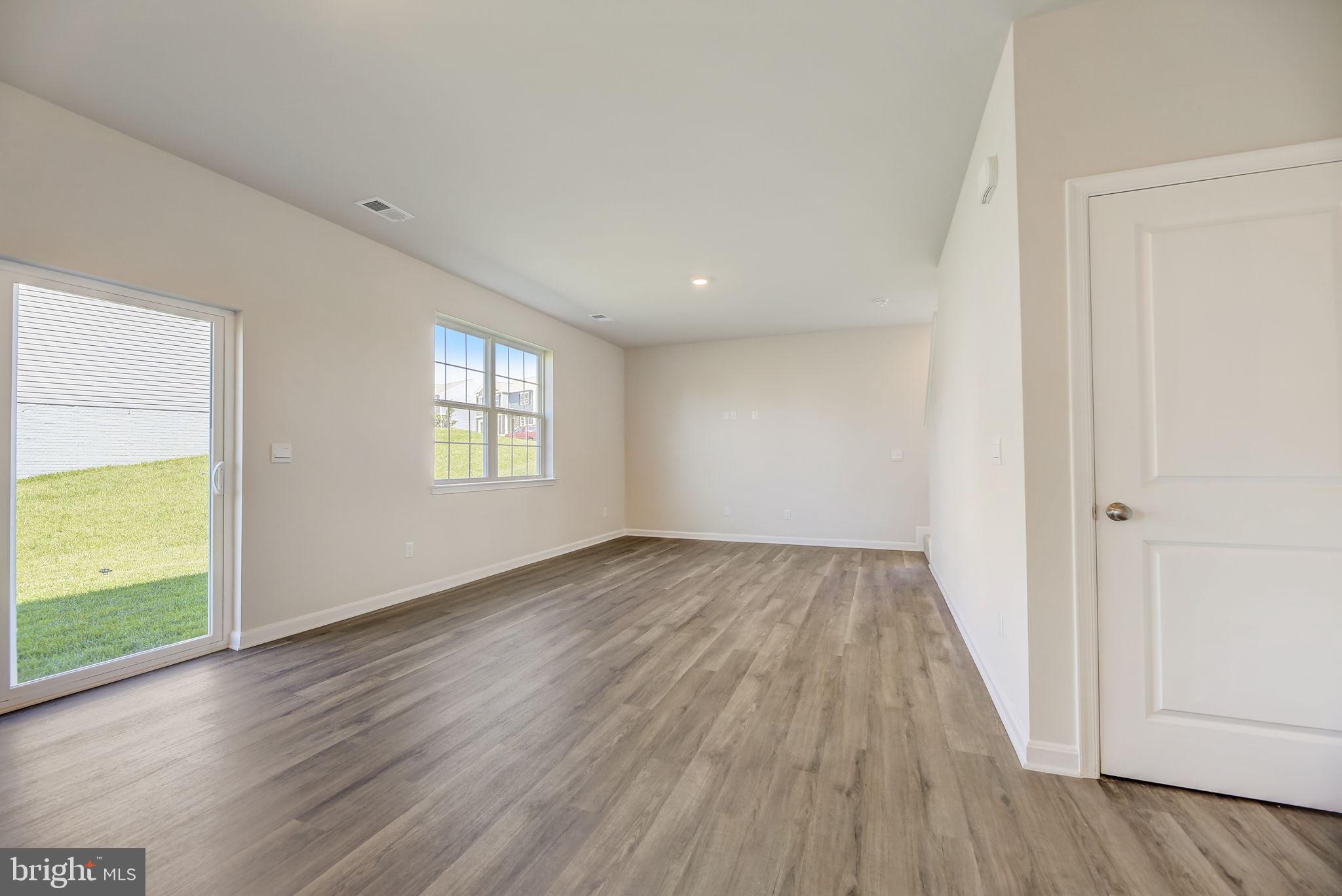 PEMBROOKE - Residential