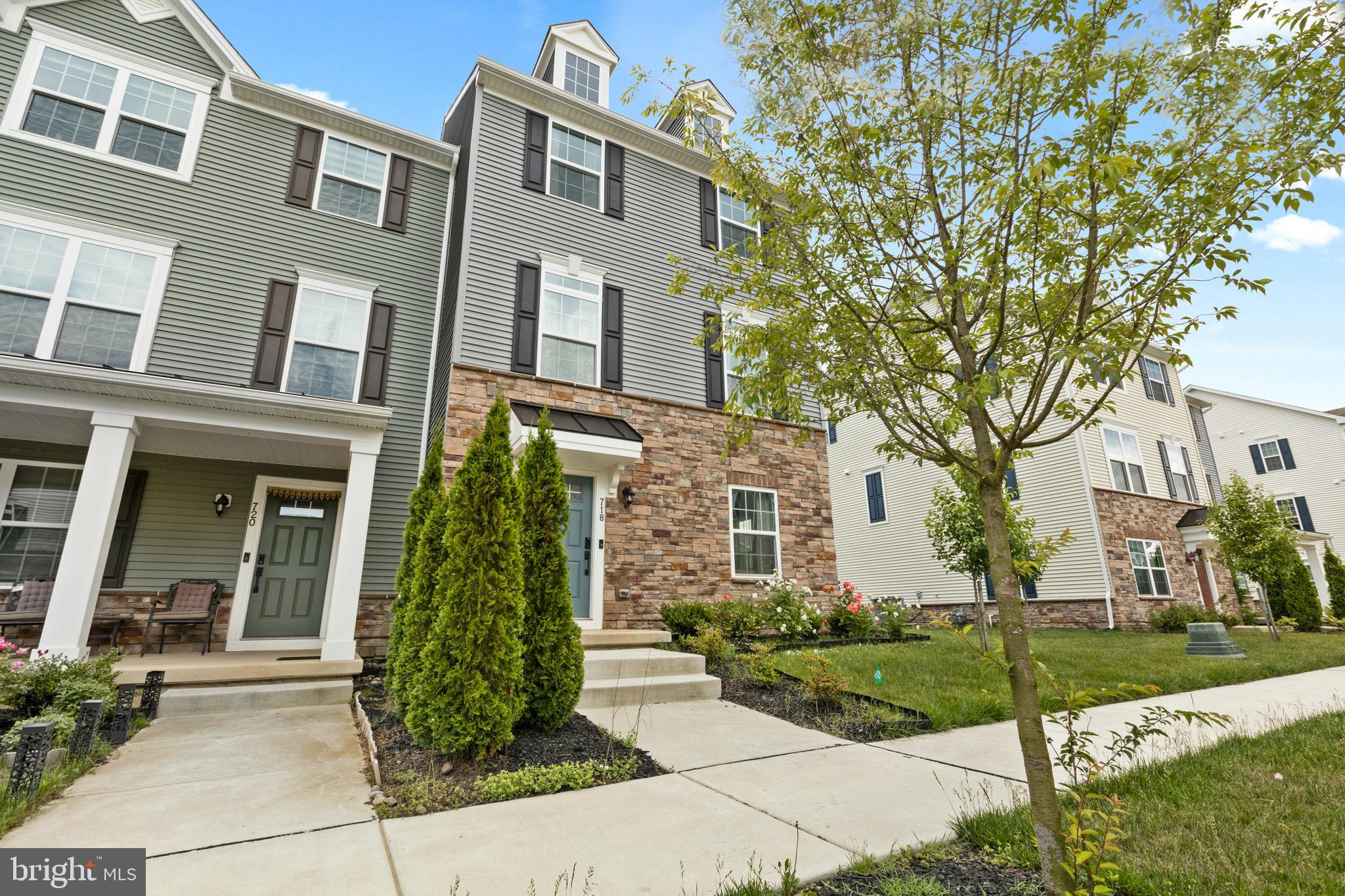 718 KALMAR LANE