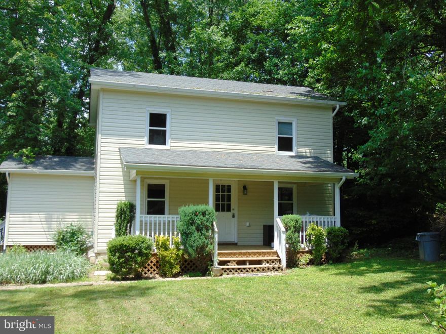 BEAUTIFULLY RENOVATED TOP-TO-BOTTOM W/GORGEOUS WOOD FLOORS THROUGHOUT! 3 SPACIOUS BEDROOMS 2.5 BATHS GOURMET KIT W/STAINLESS APPLS & GAS STOVE. ADJACENT BRKF ROOM + LG FAMILY ROOM & SEPARATE DR.  LL FOR STORAGE ONLY. STACKABLE WASHER/DRYER-REFRIG W/ICE MAKER-MICROWAVE..READY FOR IMMED OCCUPANCY JUST BRING FURNITURE & CLOTHES--PLS USE ATTACHED APPLICATION!