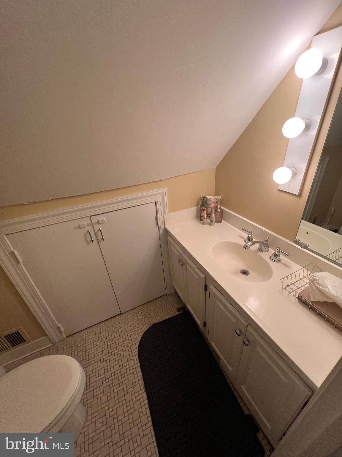 OLD TOWN - Commercial Lease