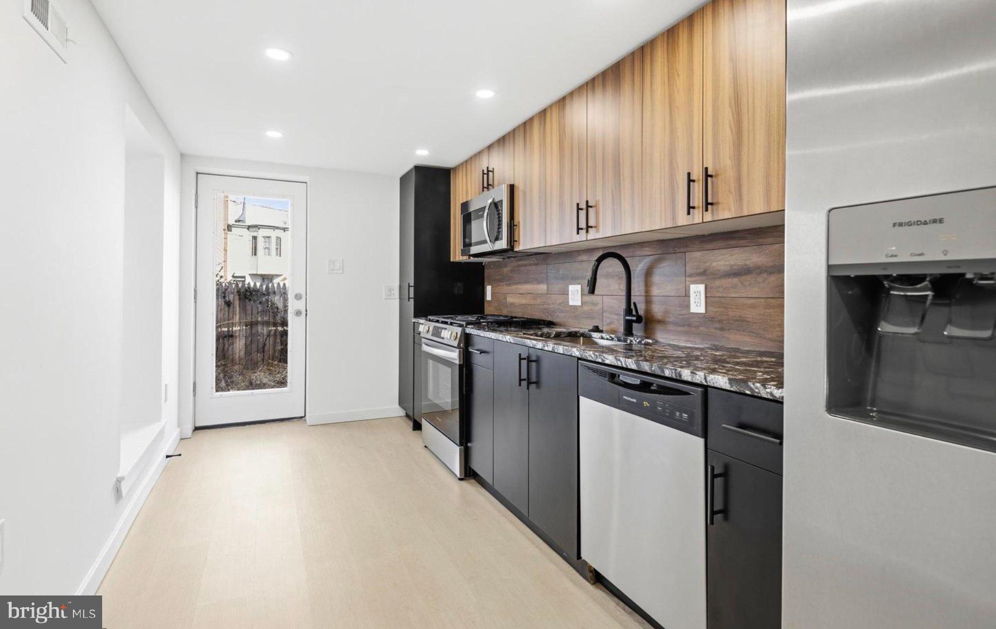 1819 E ALBERT STREET