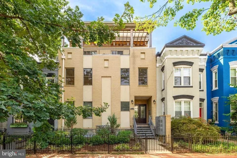 MLS: DCDC2272692