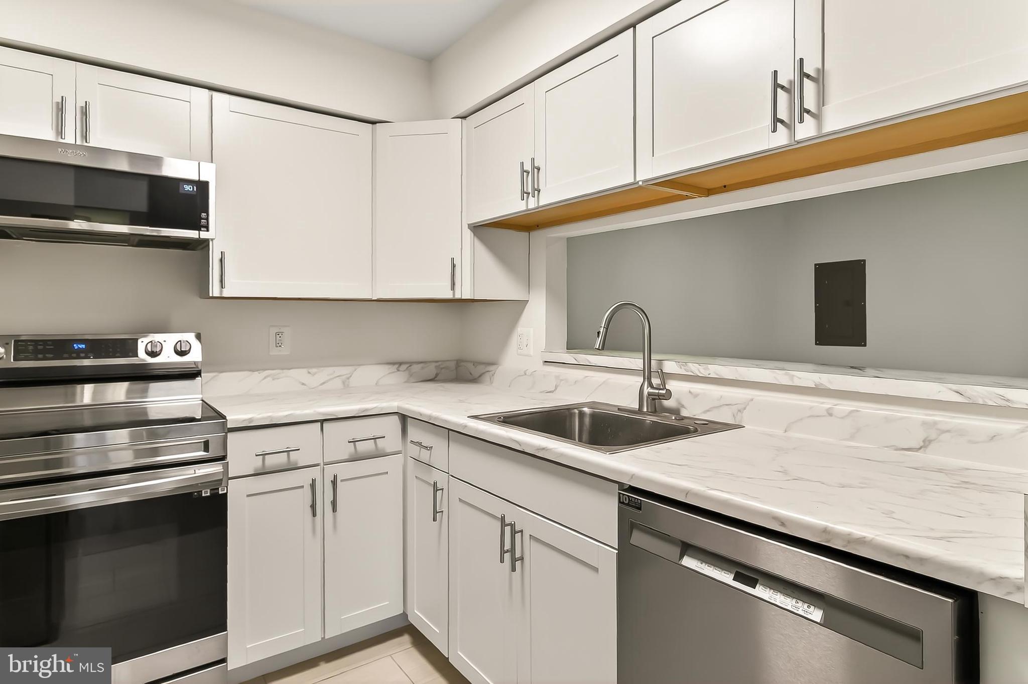 VICTORIA CROSSINGS AT MANCHESTER LAKES - Residential