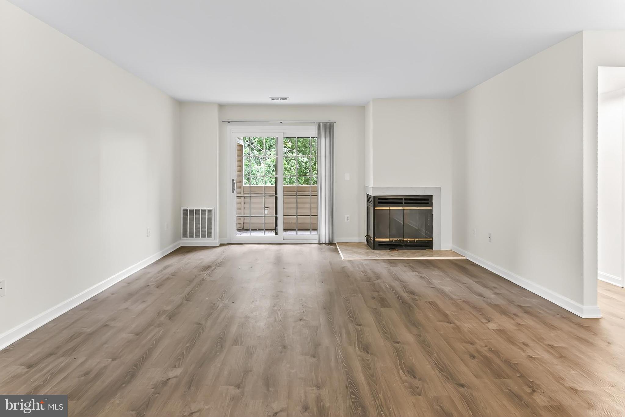 VICTORIA CROSSINGS AT MANCHESTER LAKES - Residential