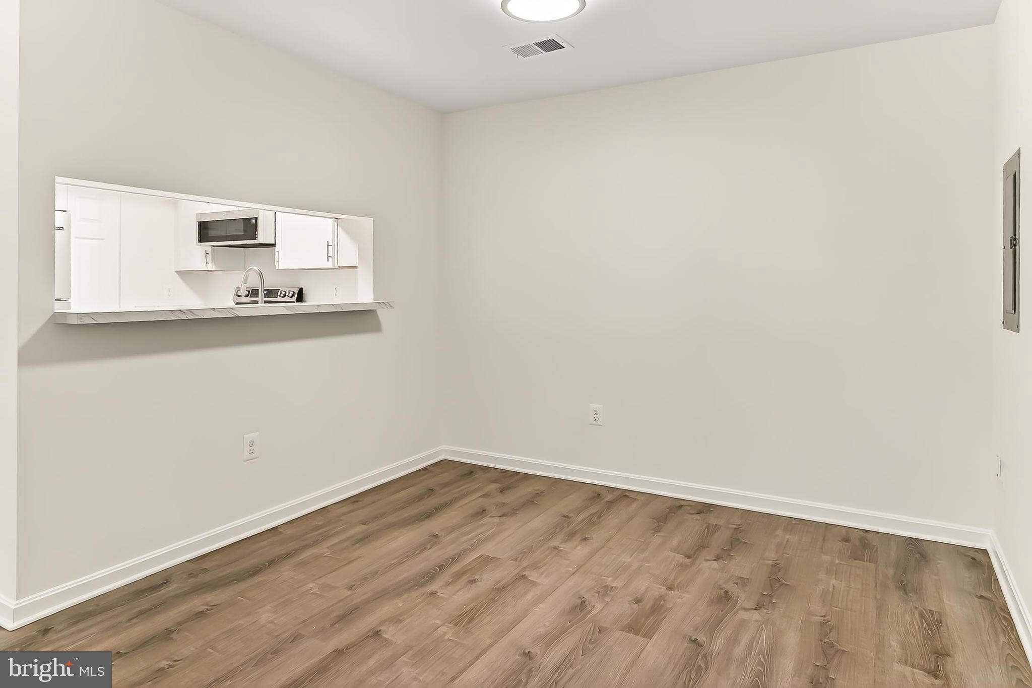 VICTORIA CROSSINGS AT MANCHESTER LAKES - Residential