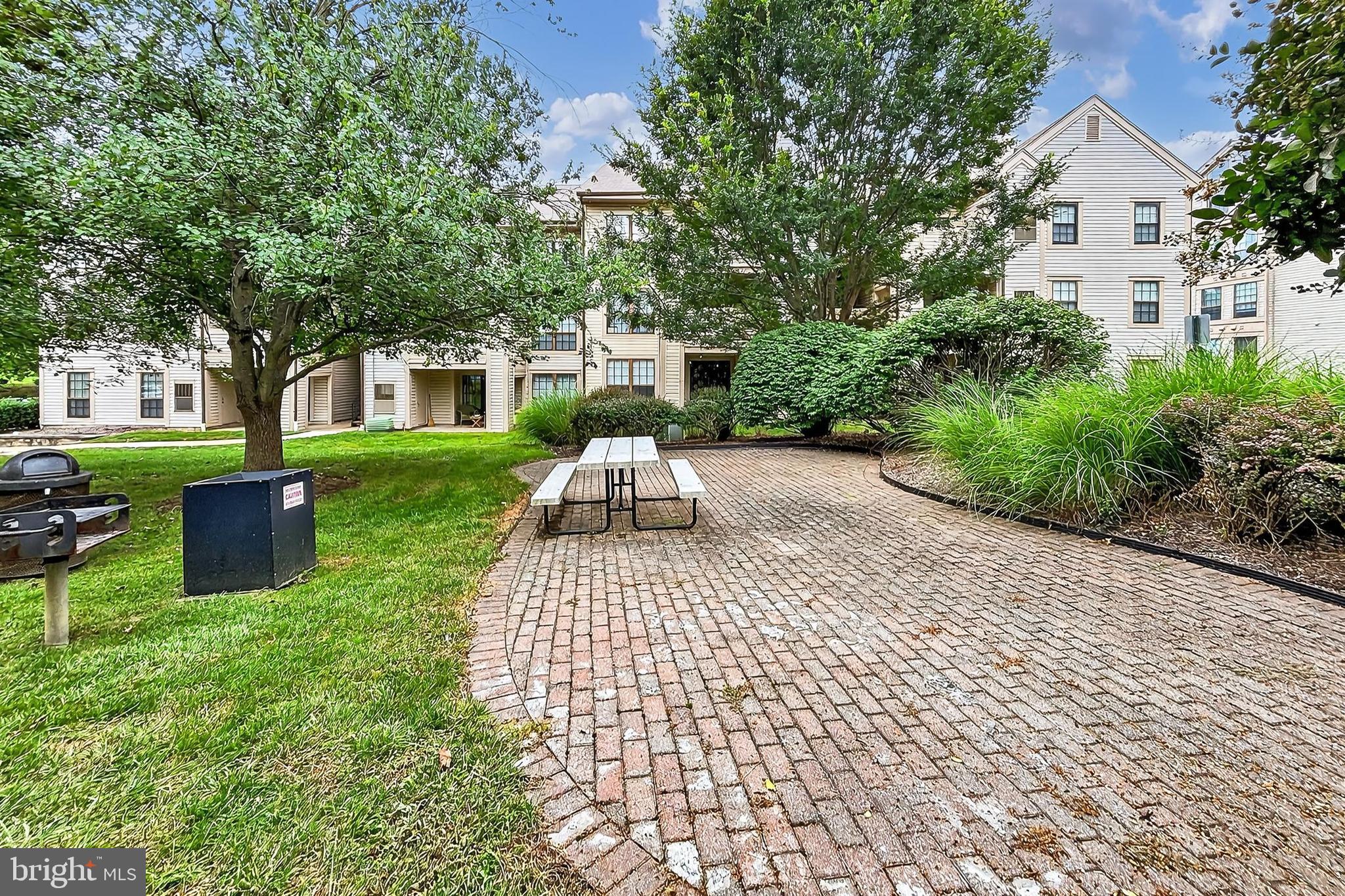 VICTORIA CROSSINGS AT MANCHESTER LAKES - Residential