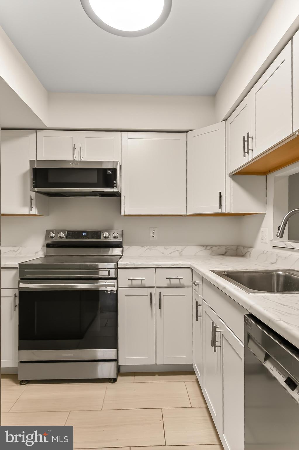 VICTORIA CROSSINGS AT MANCHESTER LAKES - Residential