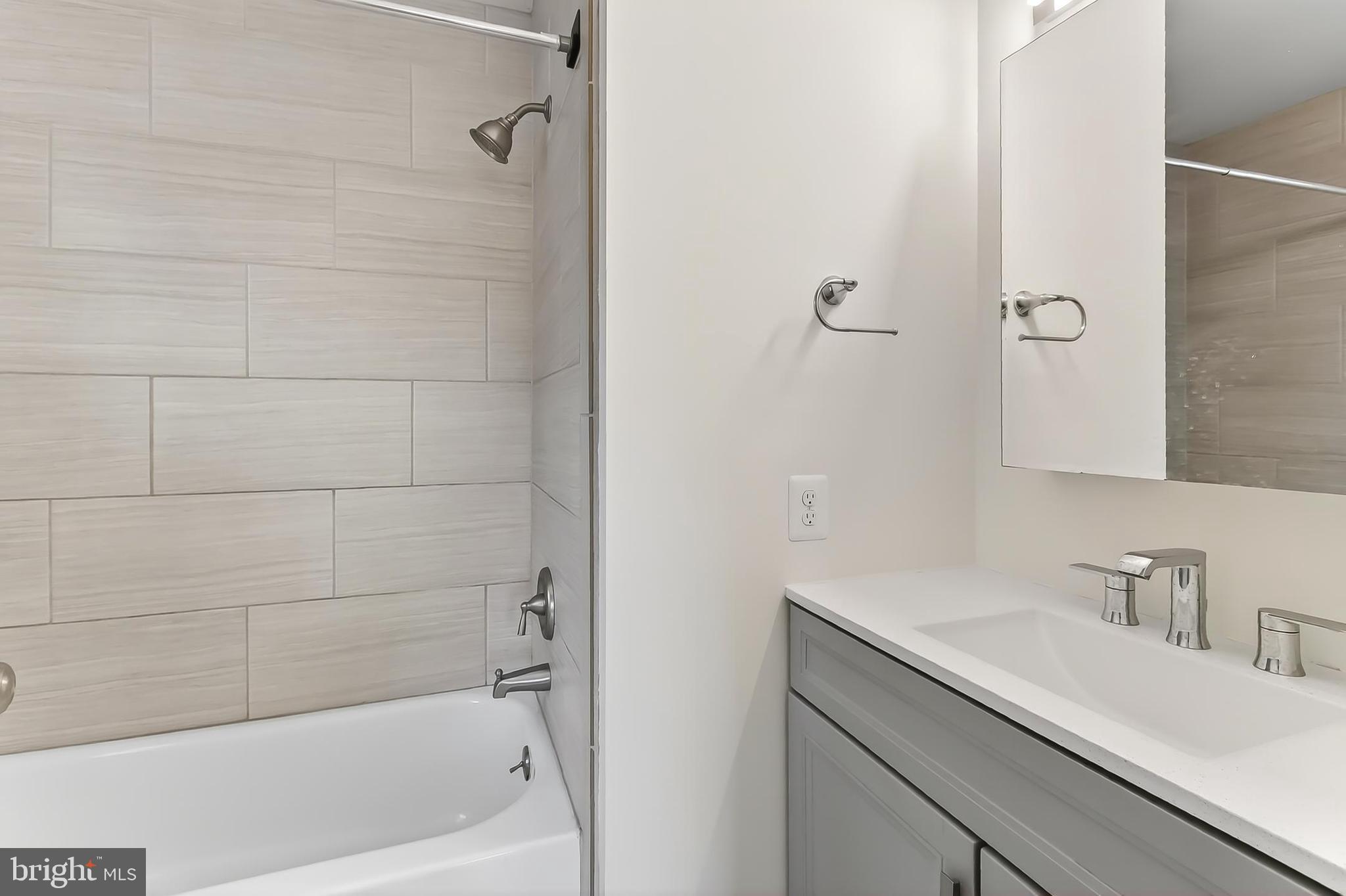 VICTORIA CROSSINGS AT MANCHESTER LAKES - Residential