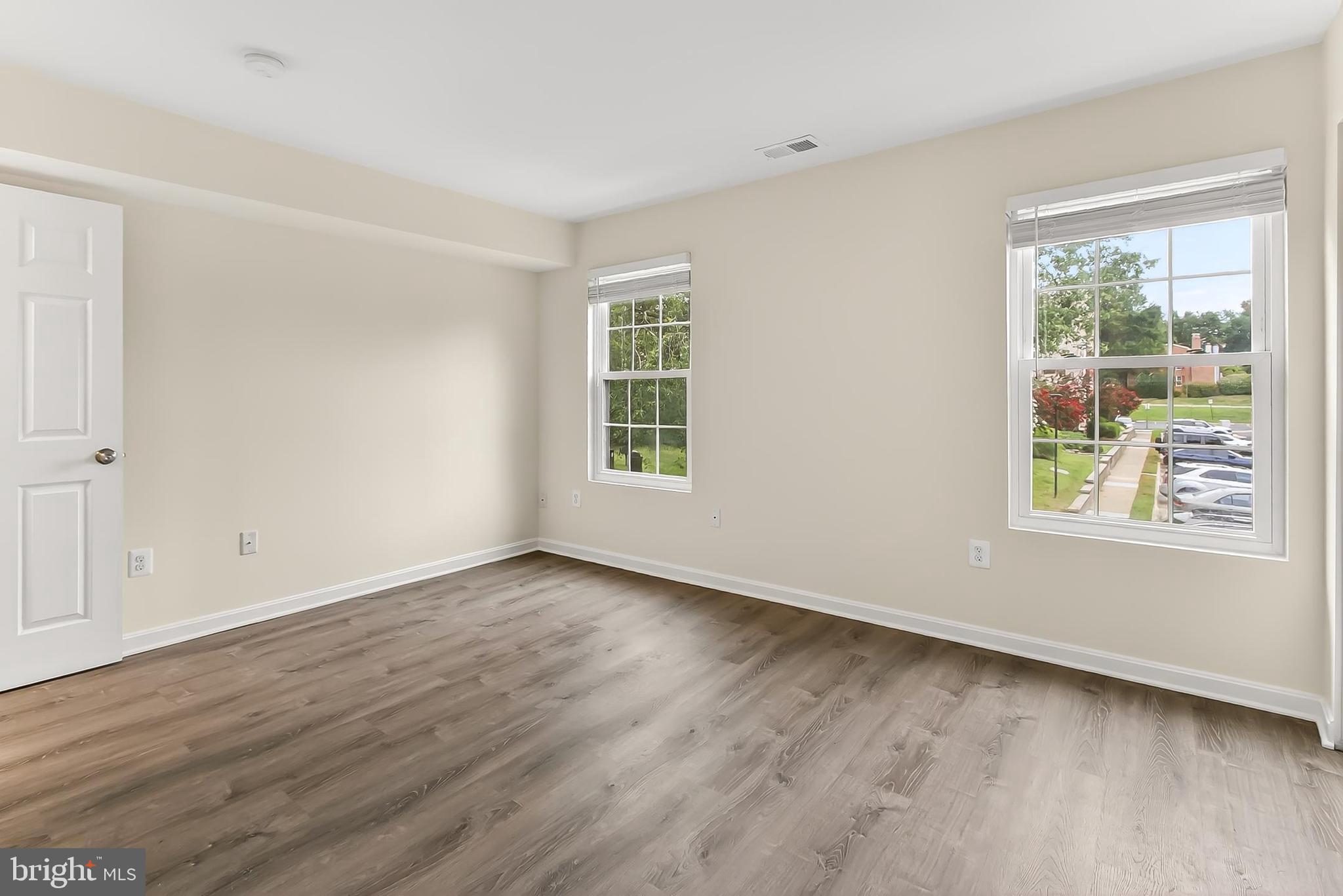 VICTORIA CROSSINGS AT MANCHESTER LAKES - Residential