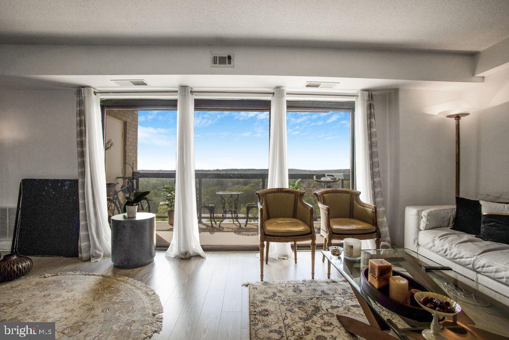 WATERGATE AT LANDMARK - Residential