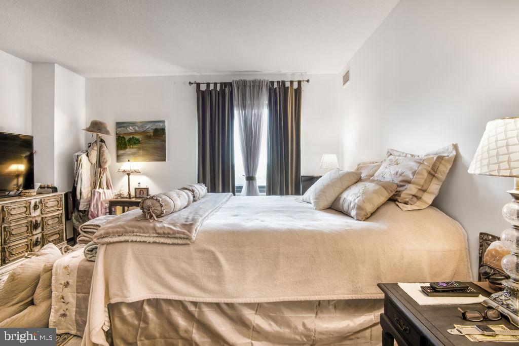 WATERGATE AT LANDMARK - Residential