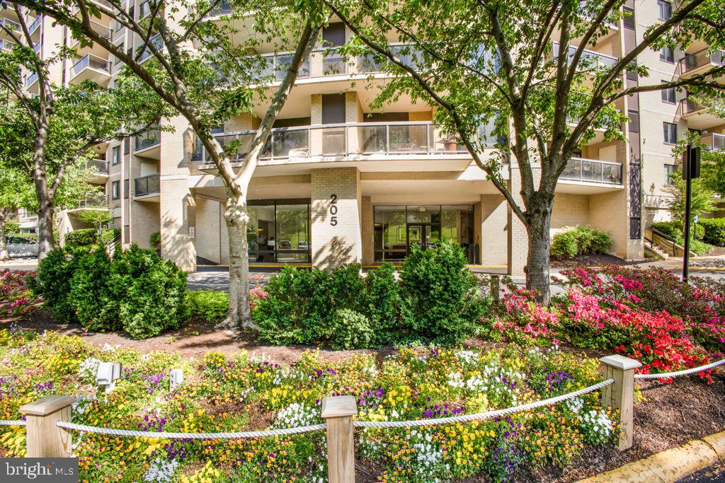 WATERGATE AT LANDMARK - Residential