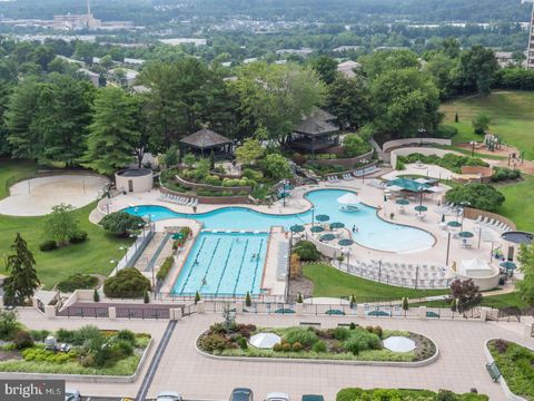 Photo of 205 Yoakum Parkway #1502, ALEXANDRIA, VA 22304 (MLS # VAAX2059854)