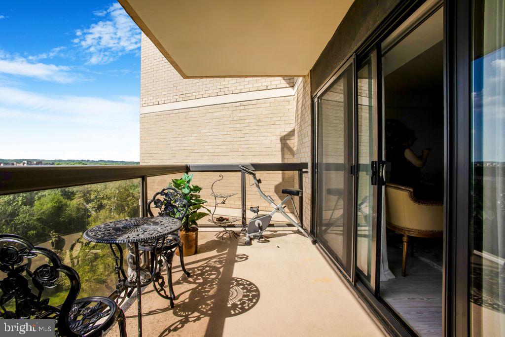 WATERGATE AT LANDMARK - Residential