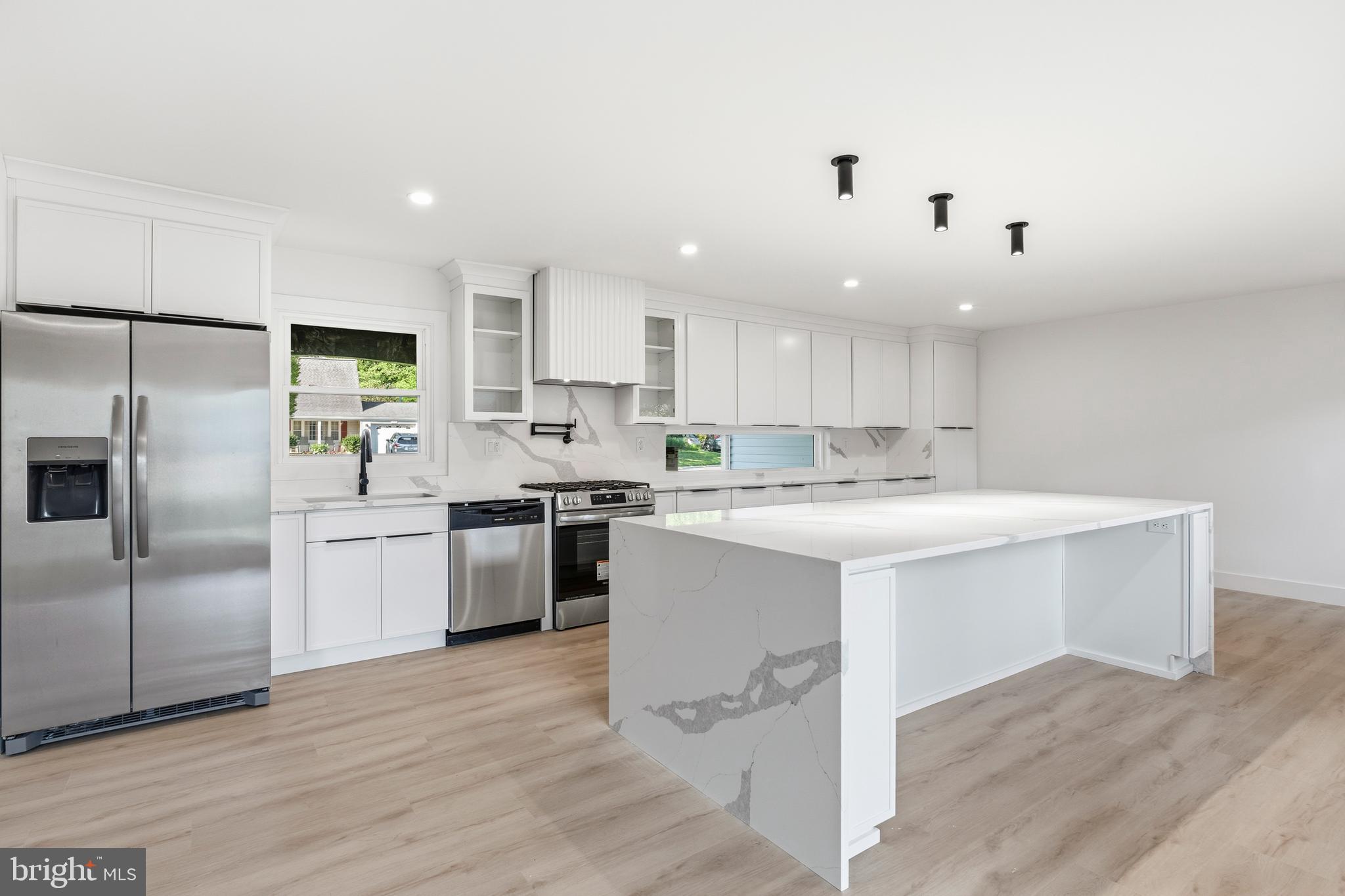 13010 VIEWPOINT LANE