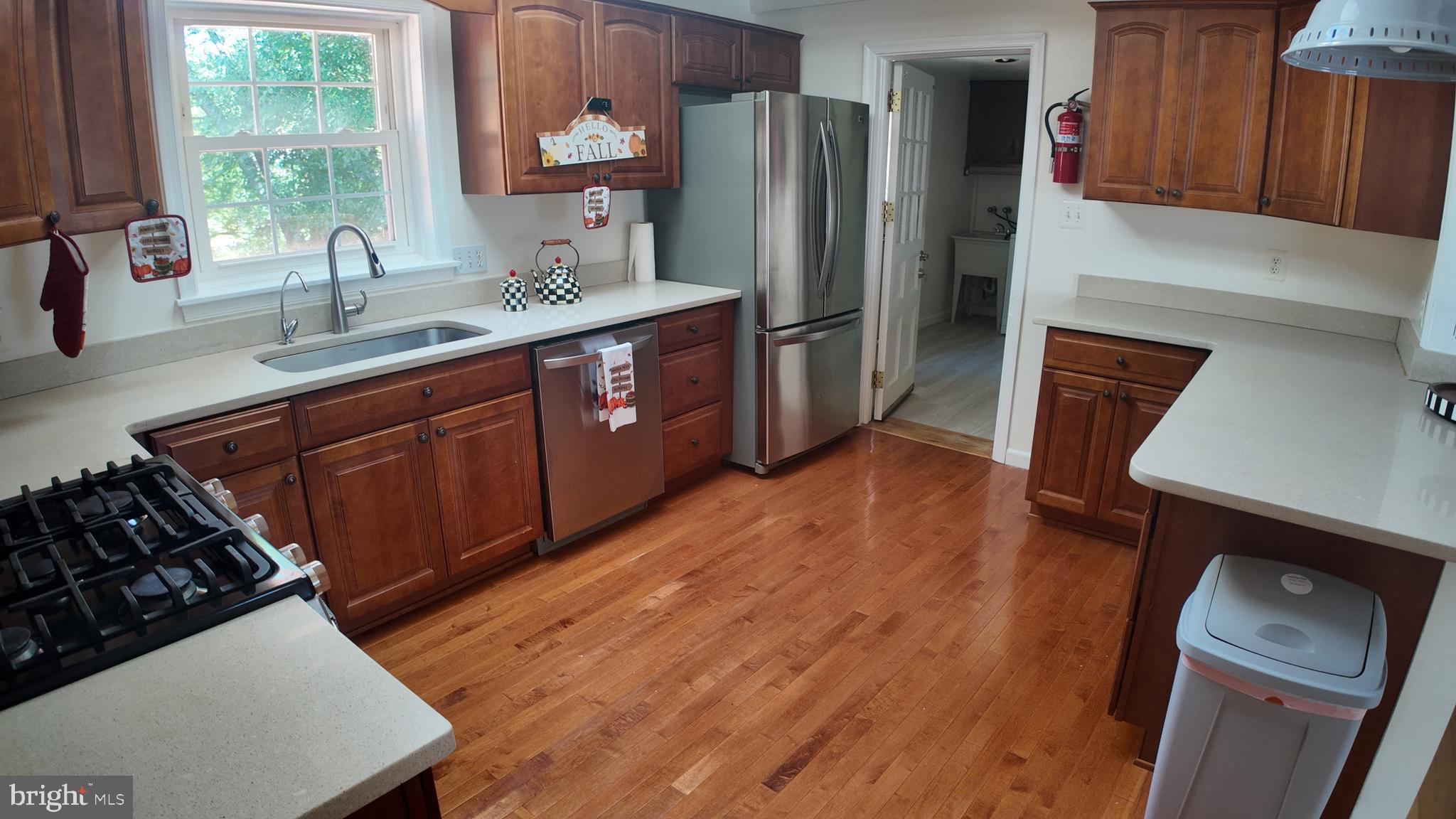 WILLIAMSBURG VILLAGE - Residential