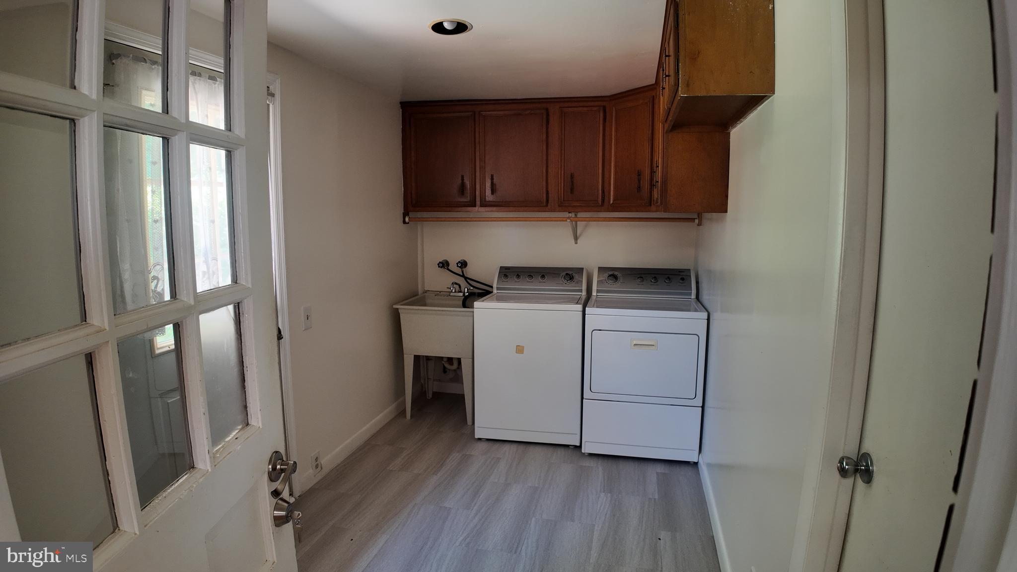 WILLIAMSBURG VILLAGE - Residential
