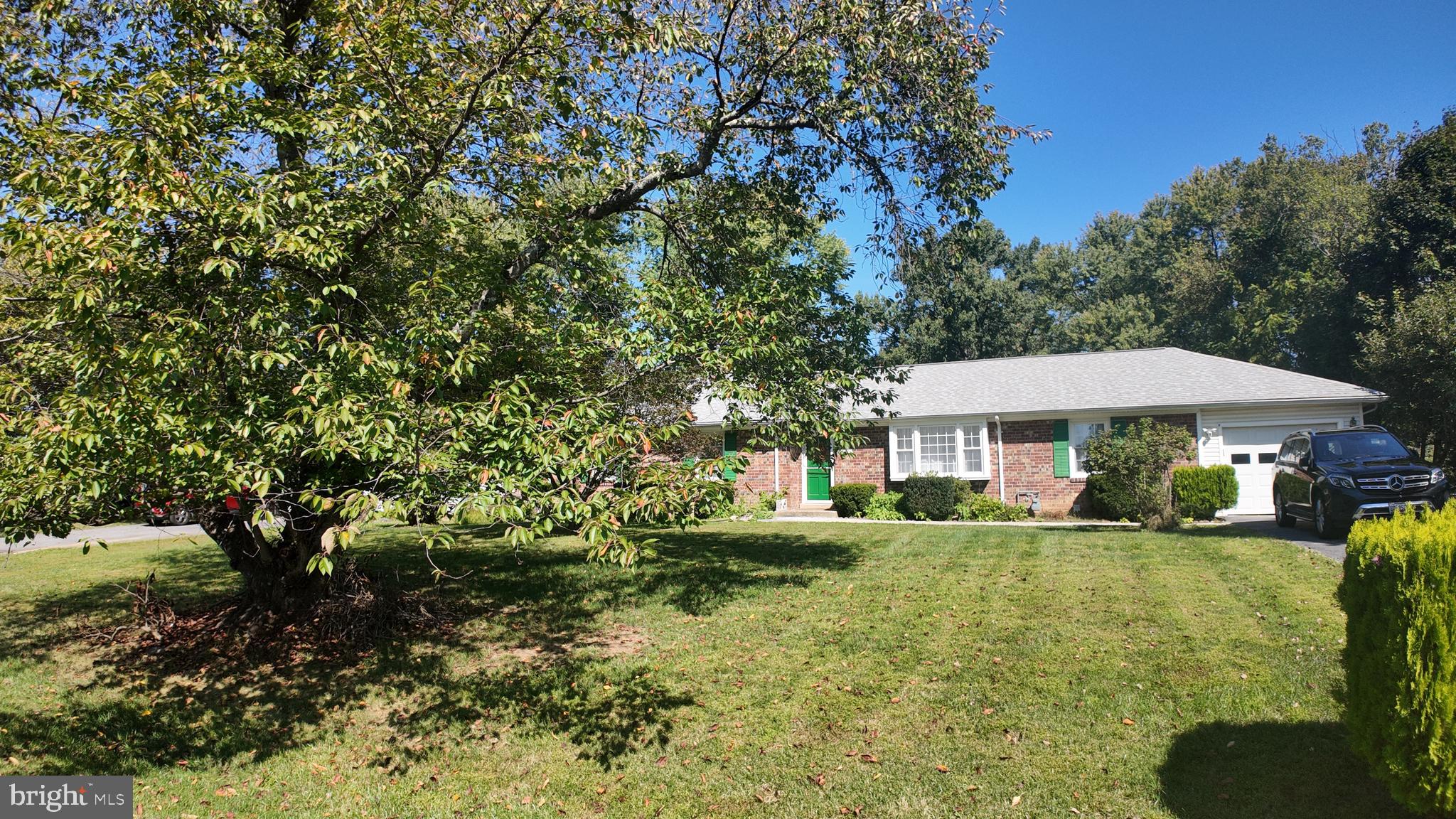 WILLIAMSBURG VILLAGE - Residential