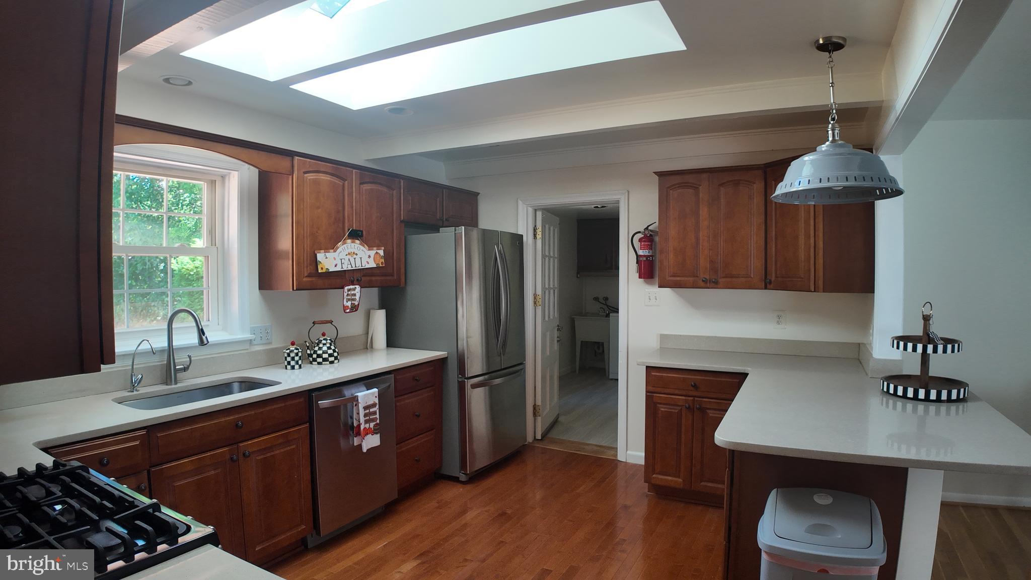 WILLIAMSBURG VILLAGE - Residential
