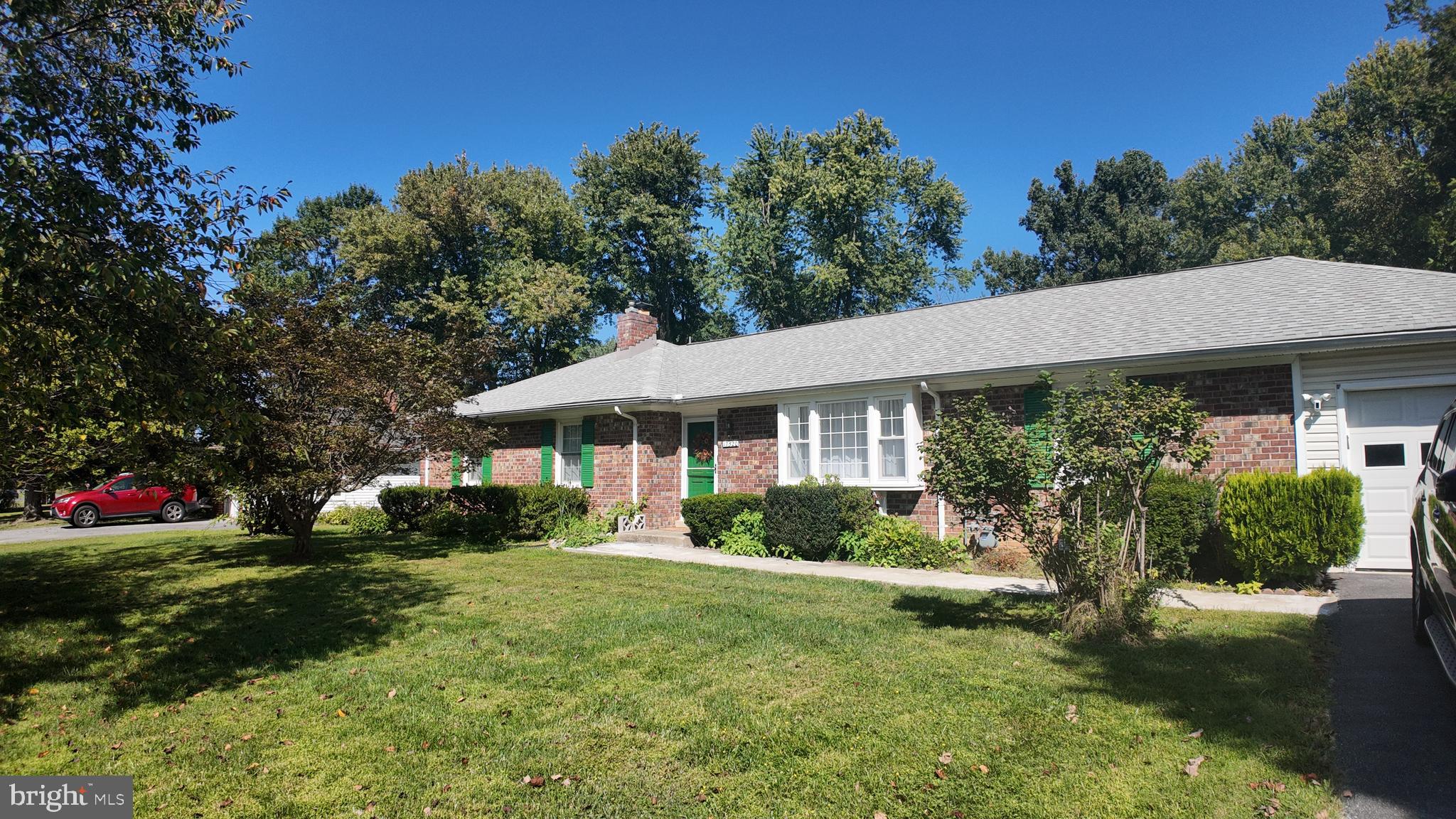 WILLIAMSBURG VILLAGE - Residential