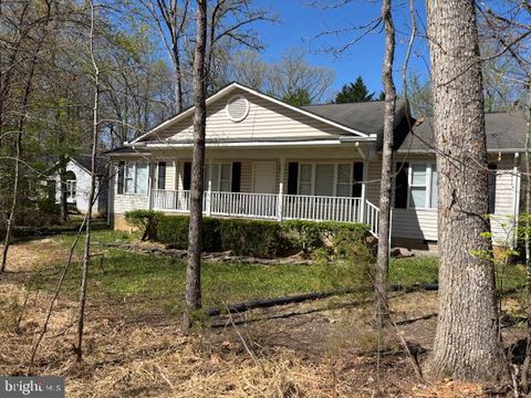 Photo of 700 Yorktown Boulevard, LOCUST GROVE, VA 22508 (MLS # VAOR2013790)